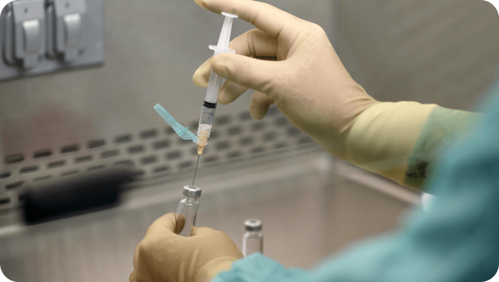 Los ciberdelincuentes están apuntando a la propiedad intelectual farmacéutica por su alto valor, con el objetivo de robar investigación exclusiva, datos de ensayos clínicos y fórmulas de medicamentos valuadas en miles de millones.